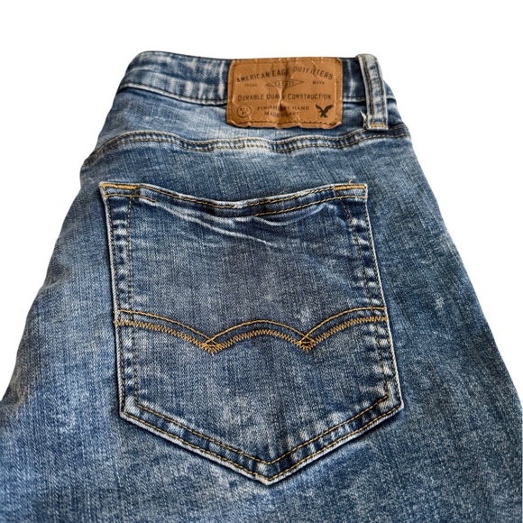 American Eagle Outfitters Blue Relaxed Jeans with Distressed Details - Picture 7 of 14